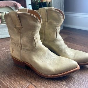 Frye Billy beige cowboy boots